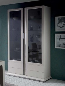 Vitrina Mara Monrabal Chirivella chapa natural de roble poro abierto