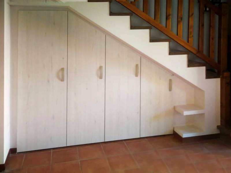 Meseta sexual amanecer Un armario en el hueco de la escalera – Reformas y Decoración de Interiores  en León